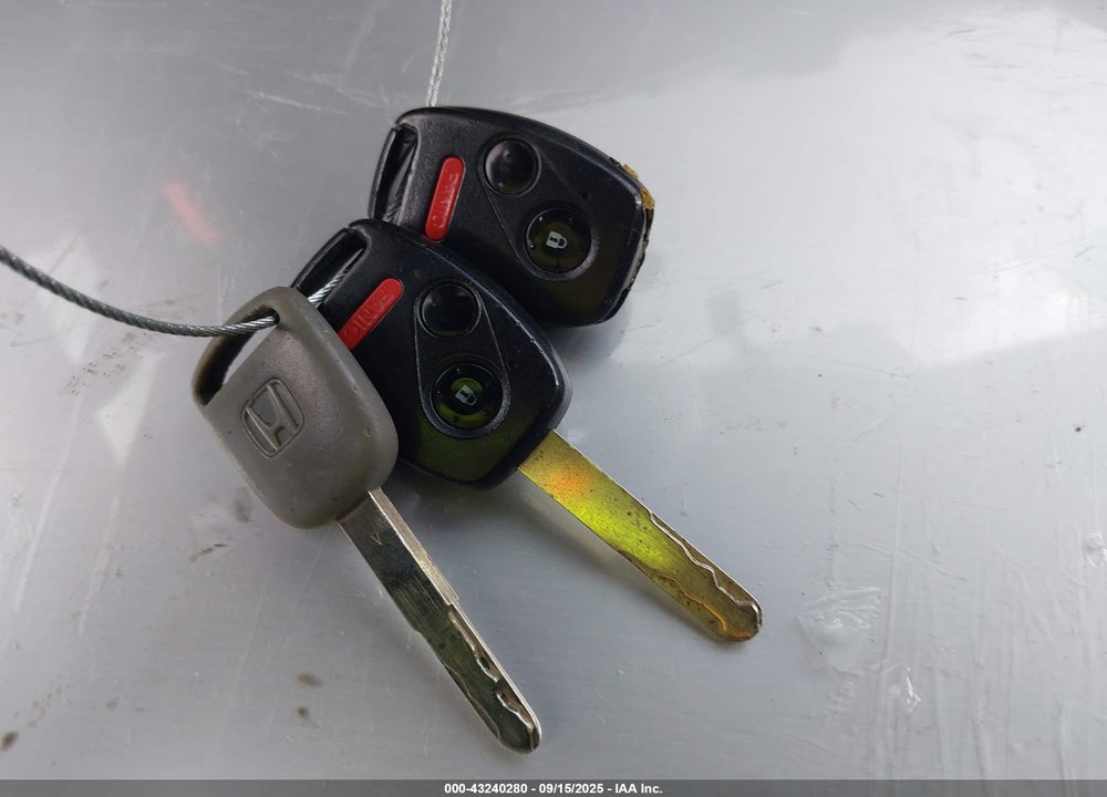 2010 HONDA CIVIC LX VIN: 2HGFA1F57AH560659