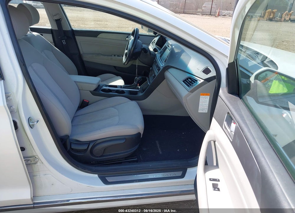 2016 HYUNDAI SONATA PLUG-IN HYBRID VIN: KMHE14L29GA021355