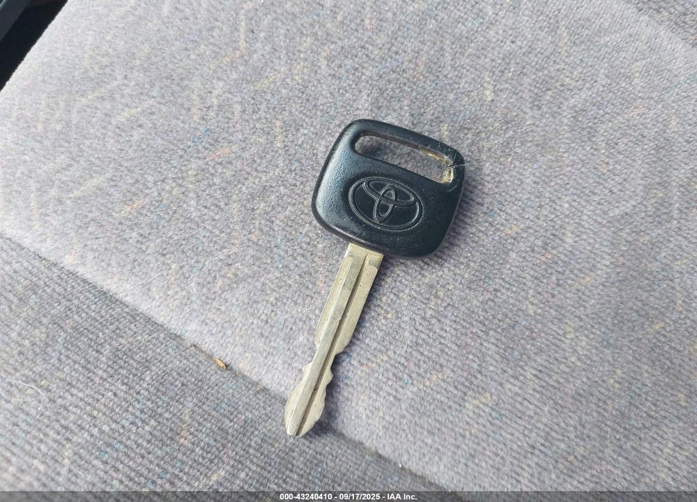 1999 TOYOTA CAMRY LE VIN: 4T1BG22K9XU540931