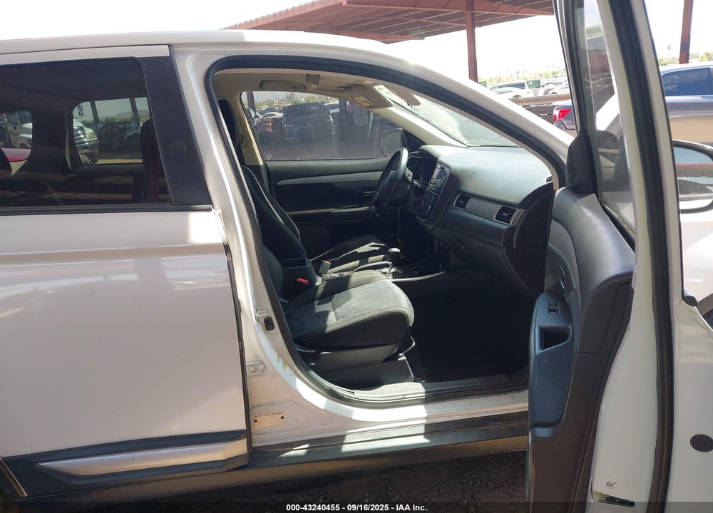 2018 MITSUBISHI OUTLANDER SE VIN: JA4AD3A33JZ040194