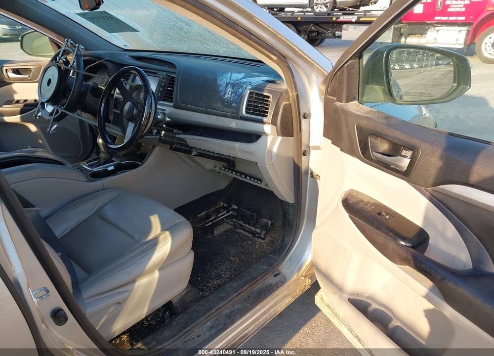 2016 TOYOTA HIGHLANDER VIN: 5TDKKRFH9GS501657