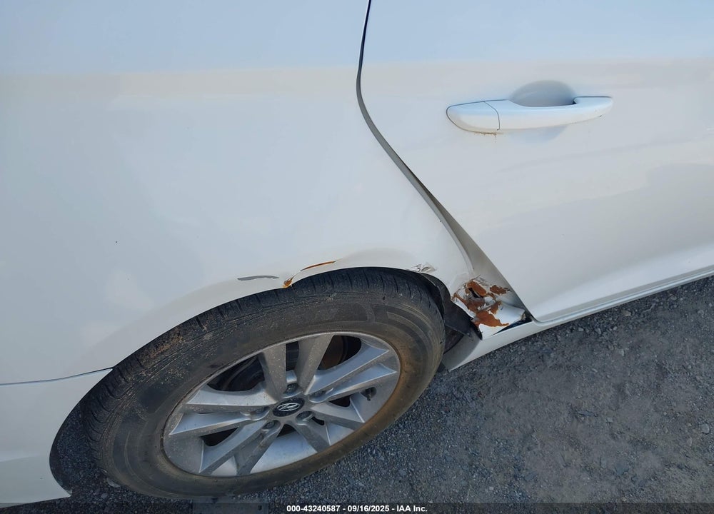 2017 HYUNDAI SONATA VIN: 5NPE24AF3HH553234