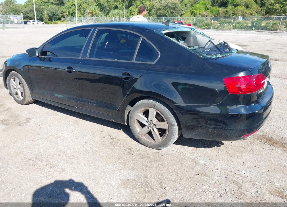 2012 VOLKSWAGEN JETTA 2.0L TDI VIN: 3VWLL7AJ7CM088130