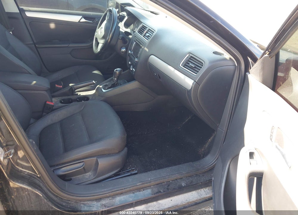 2012 VOLKSWAGEN JETTA 2.0L TDI VIN: 3VWLL7AJ7CM088130