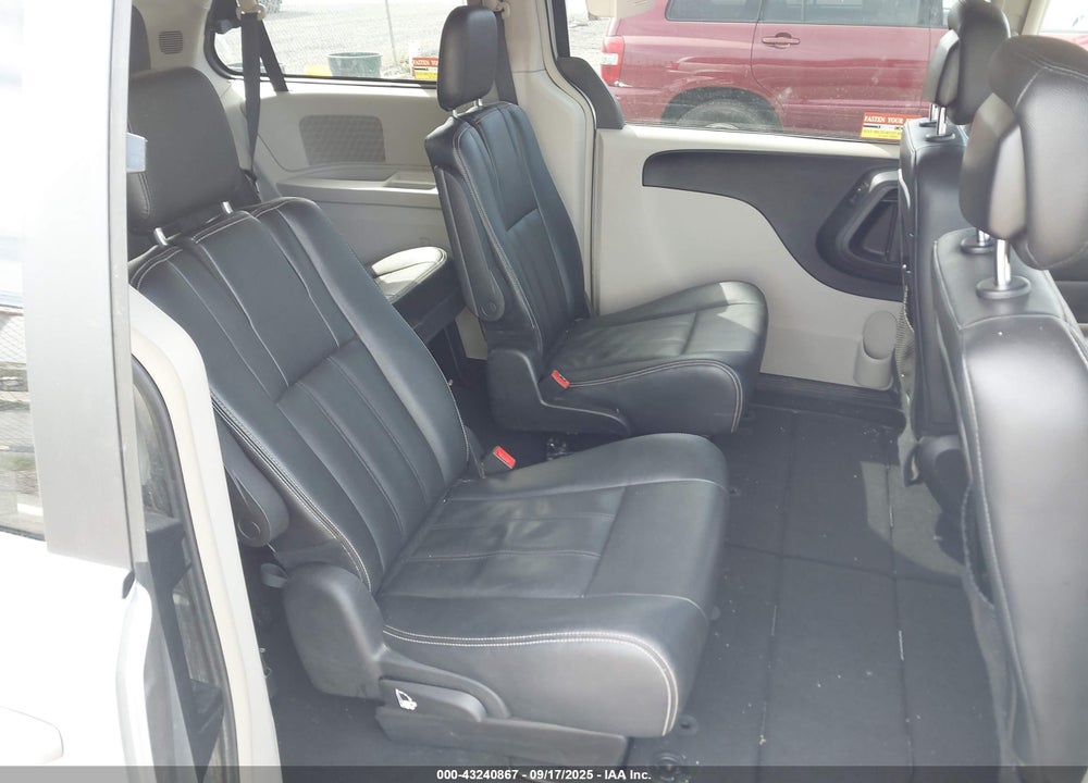 2016 CHRYSLER TOWN & COUNTRY VIN: 2C4RC1BG9GR281536