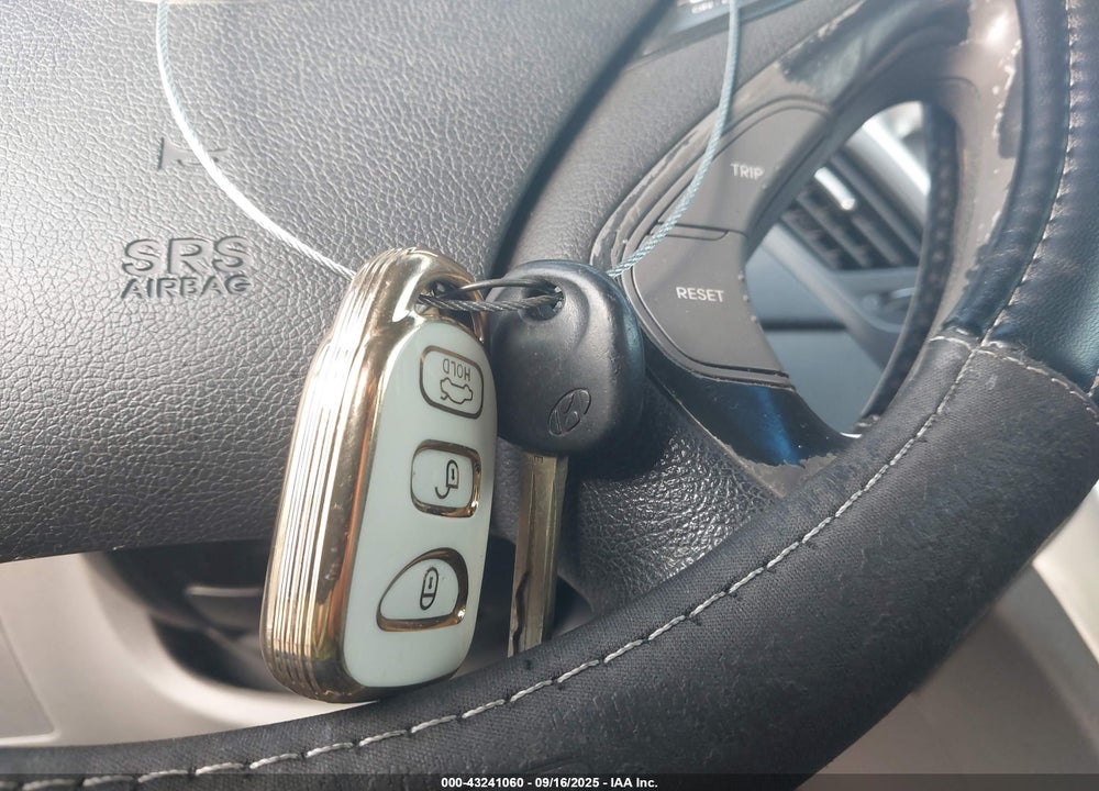 2011 HYUNDAI SONATA VIN: 5NPEB4AC5BH096049