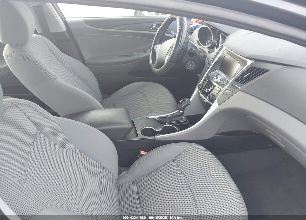 2011 HYUNDAI SONATA VIN: 5NPEB4AC5BH096049
