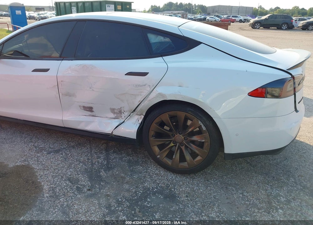 2015 TESLA MODEL S 70D/85D/P85D VIN: 5YJSA1S22FF082785