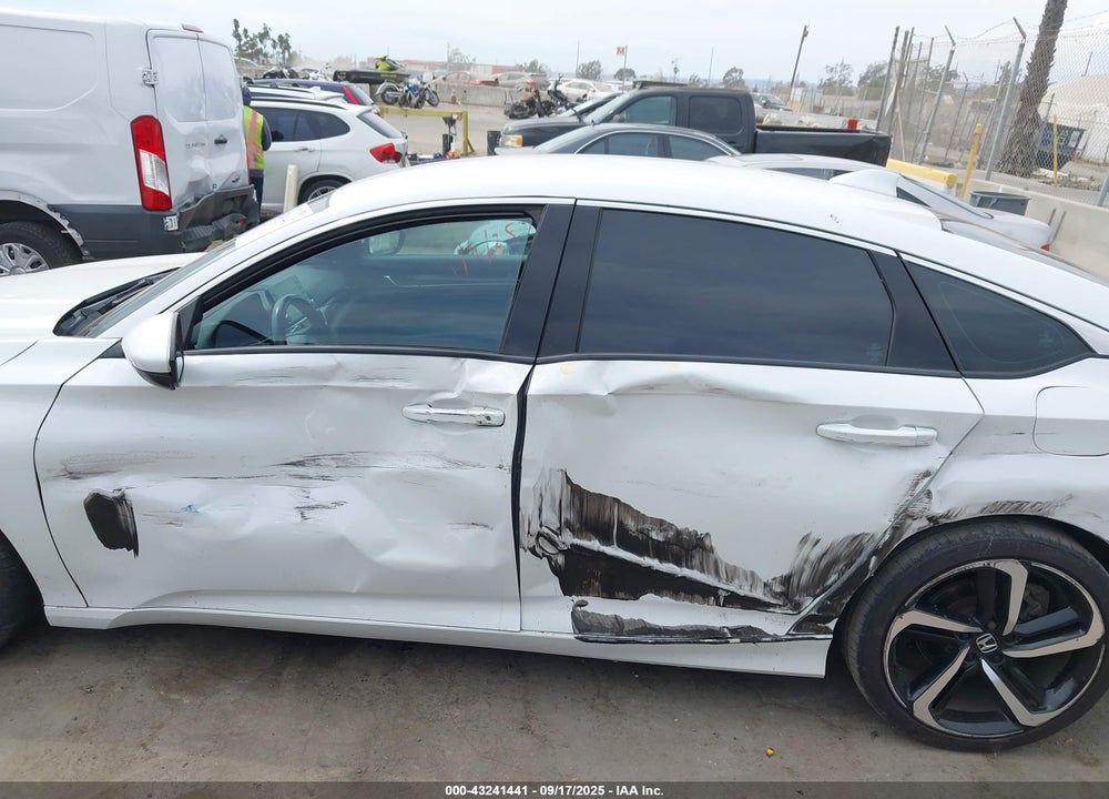 2019 HONDA ACCORD VIN: 1HGCV1F32KA069633