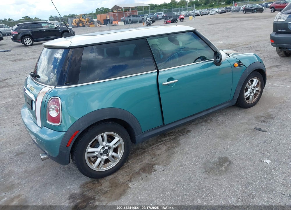 2012 MINI COOPER VIN: WMWSU3C54CT259824