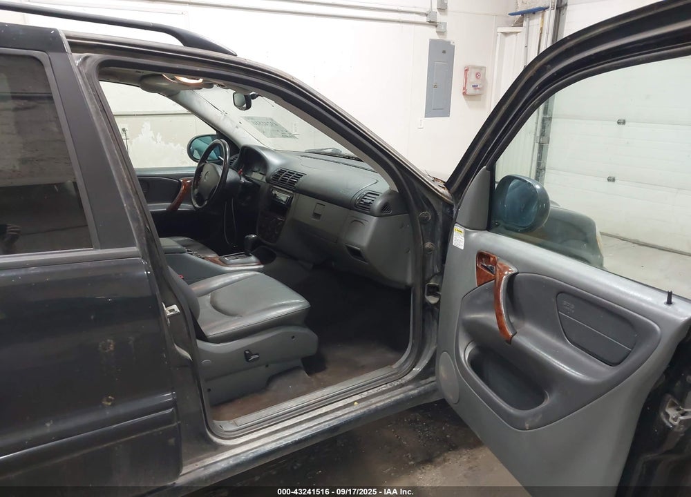 1999 MERCEDES-BENZ ML 320 VIN: 4JGAB54E7XA141858