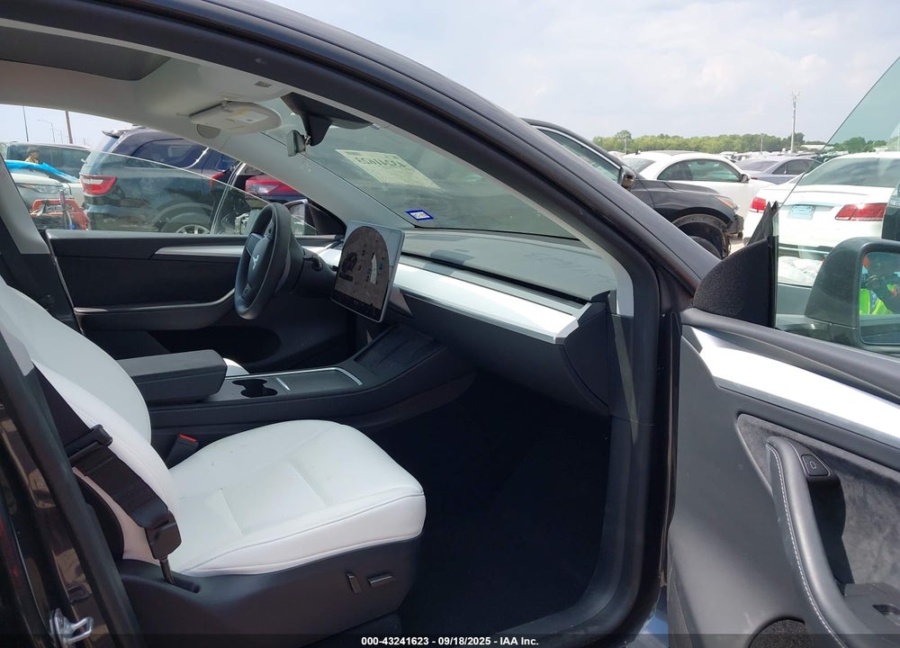 2024 TESLA MODEL Y LONG RANGE DUAL MOTOR ALL-WHEEL DRIVE/RWD VIN: 7SAYGDED7RA324921
