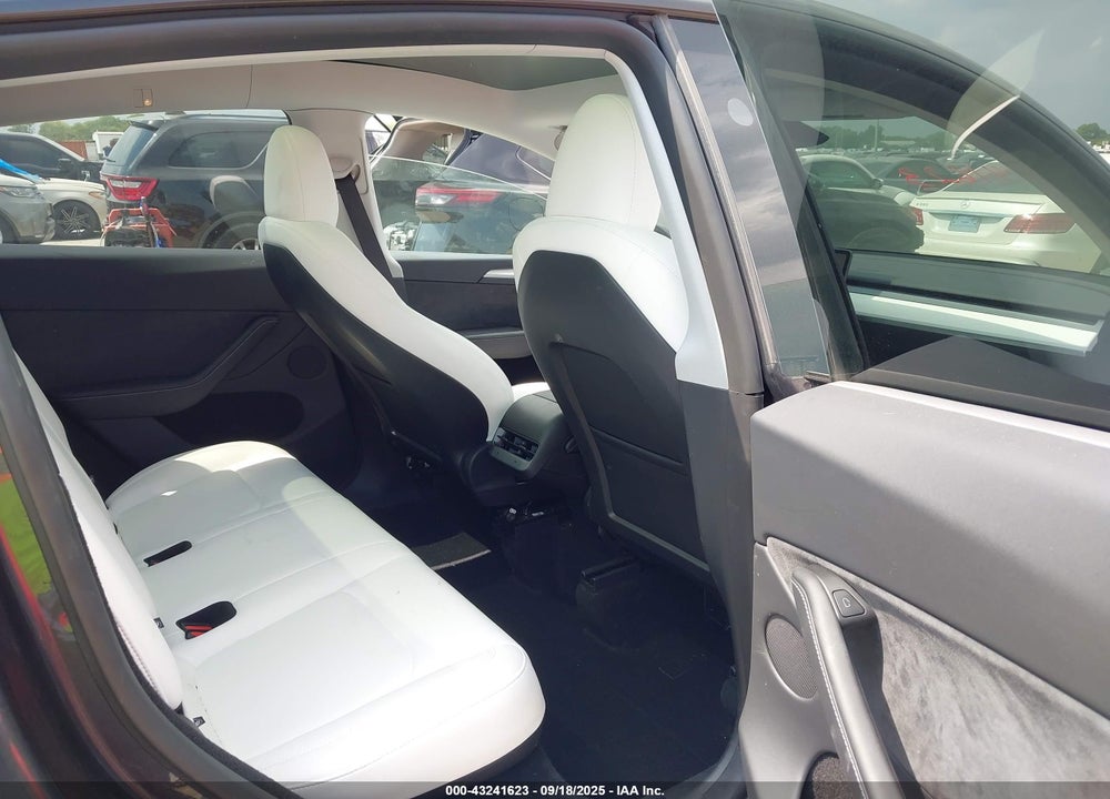 2024 TESLA MODEL Y LONG RANGE DUAL MOTOR ALL-WHEEL DRIVE/RWD VIN: 7SAYGDED7RA324921