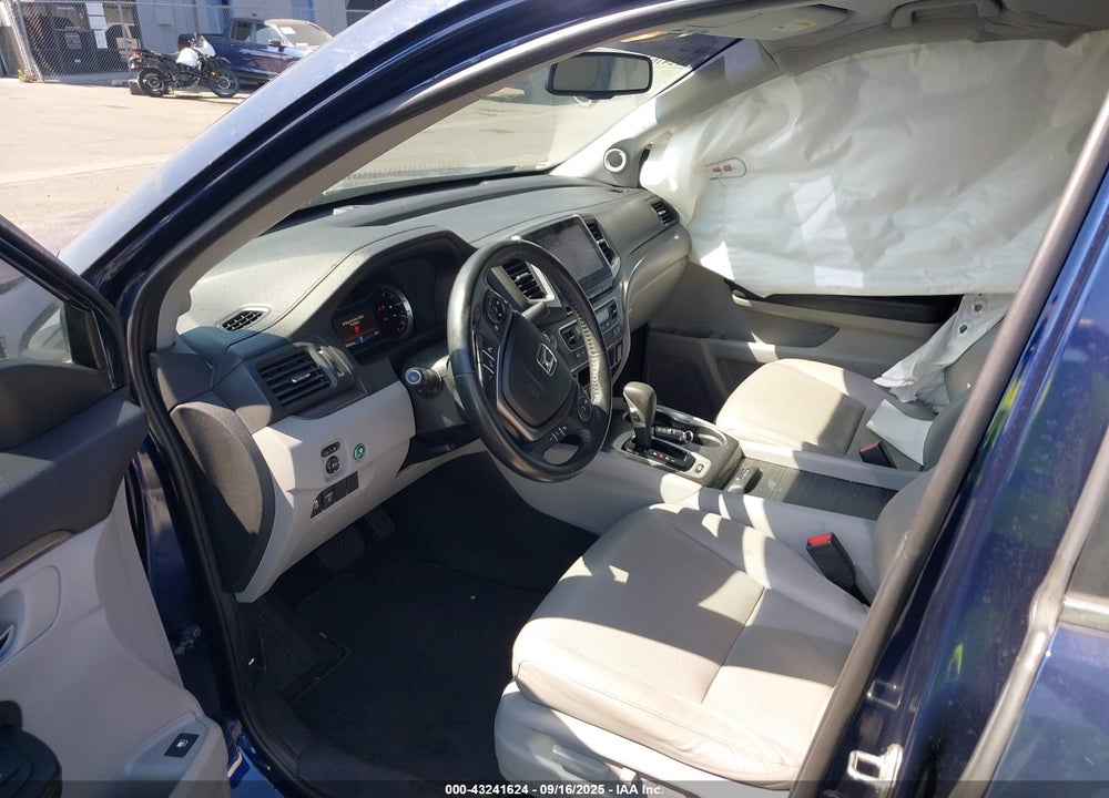 2017 HONDA RIDGELINE VIN: 5FPYK3F62HB001486