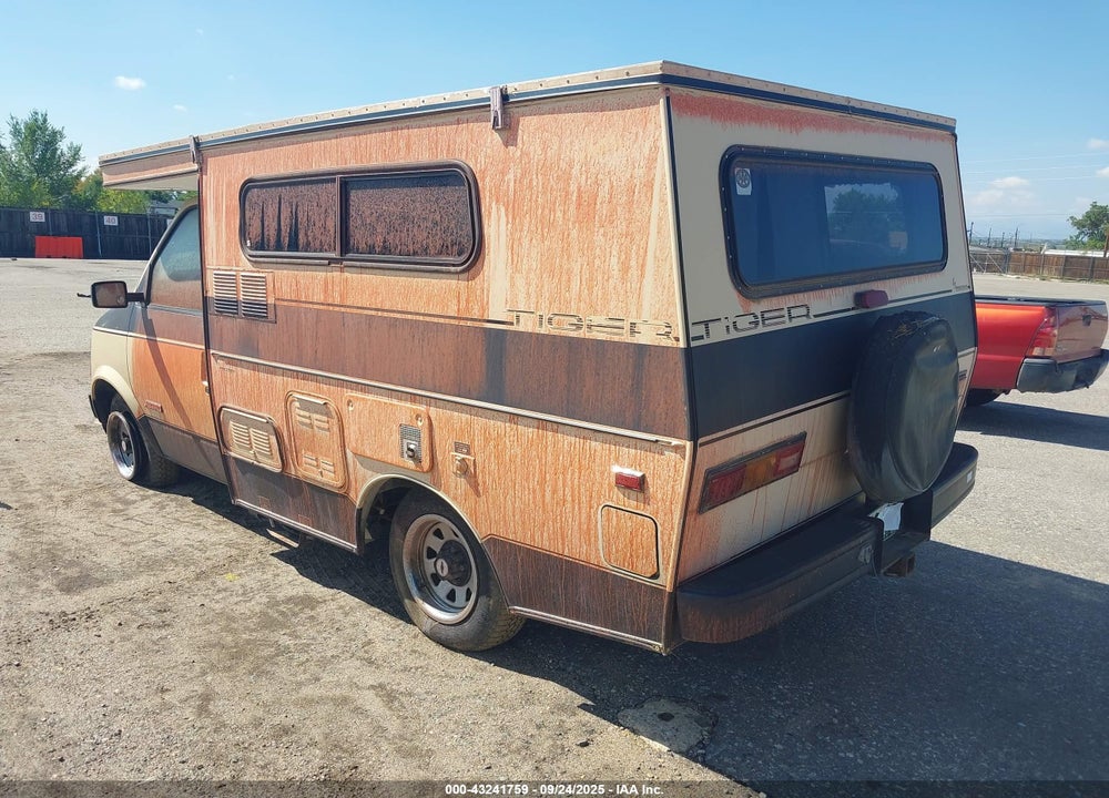 1988 CHEVROLET ASTRO VIN: 1GCDM15ZXJB139481
