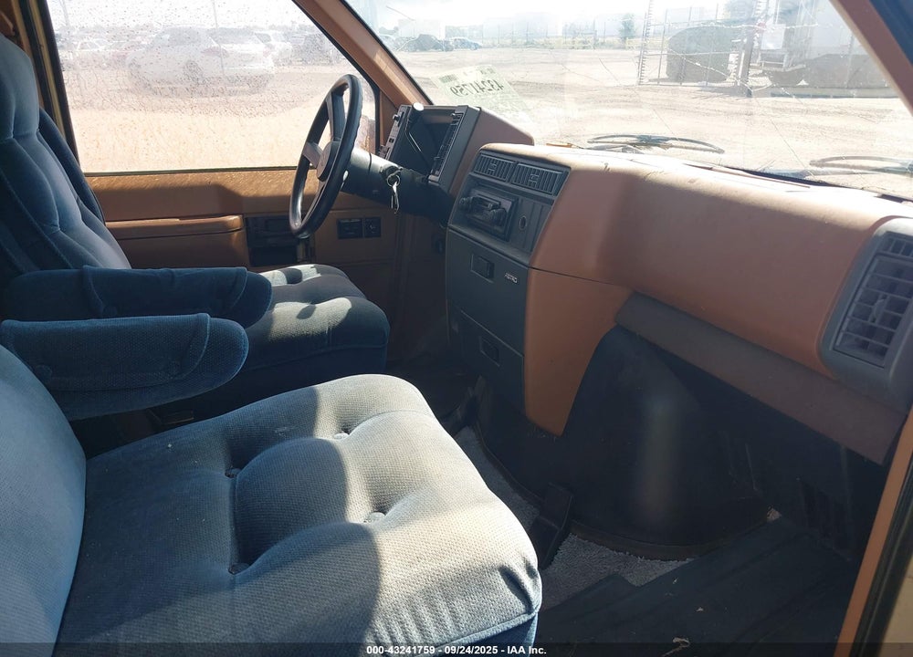 1988 CHEVROLET ASTRO VIN: 1GCDM15ZXJB139481