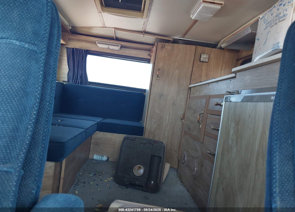 1988 CHEVROLET ASTRO VIN: 1GCDM15ZXJB139481