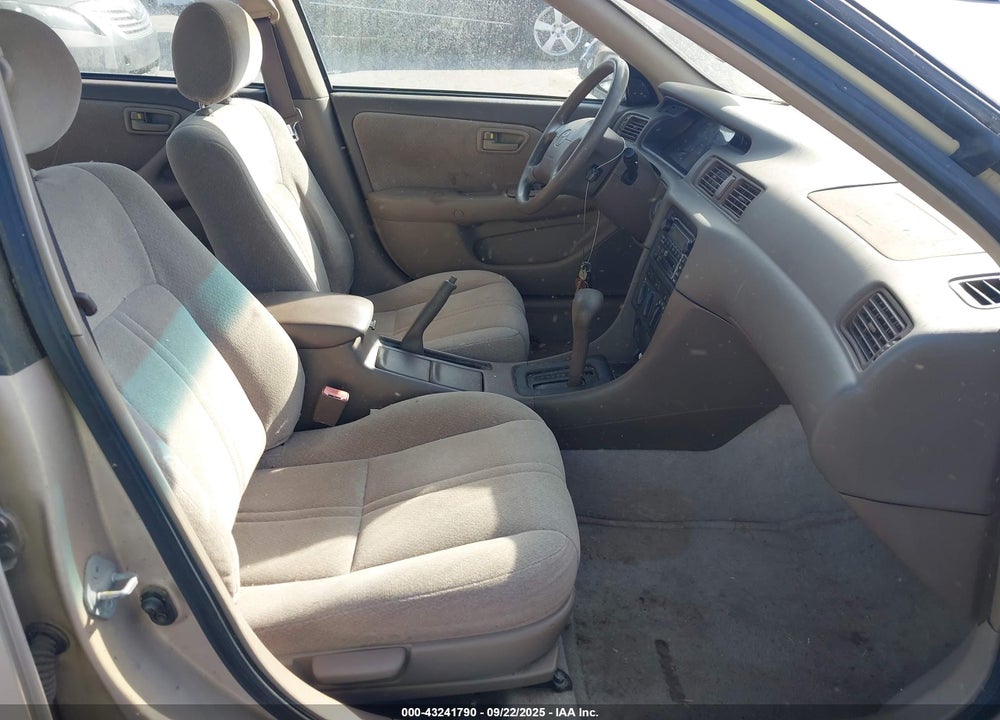 2001 TOYOTA CAMRY LE VIN: 4T1BG22K41U079287