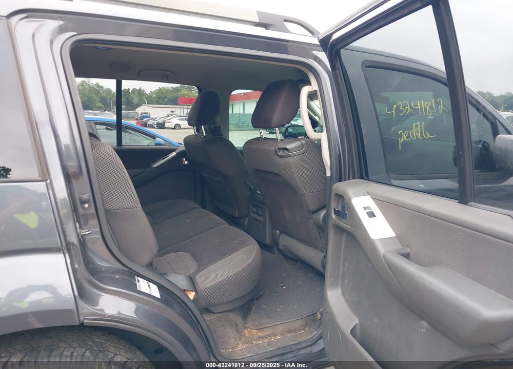 2011 NISSAN PATHFINDER SV VIN: 5N1AR1NB0BC631130