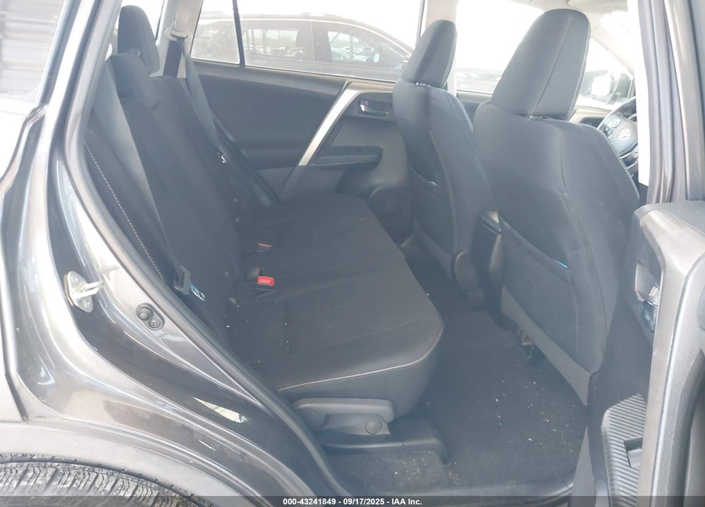 2015 TOYOTA RAV4 XLE VIN: 2T3WFREV3FW213725