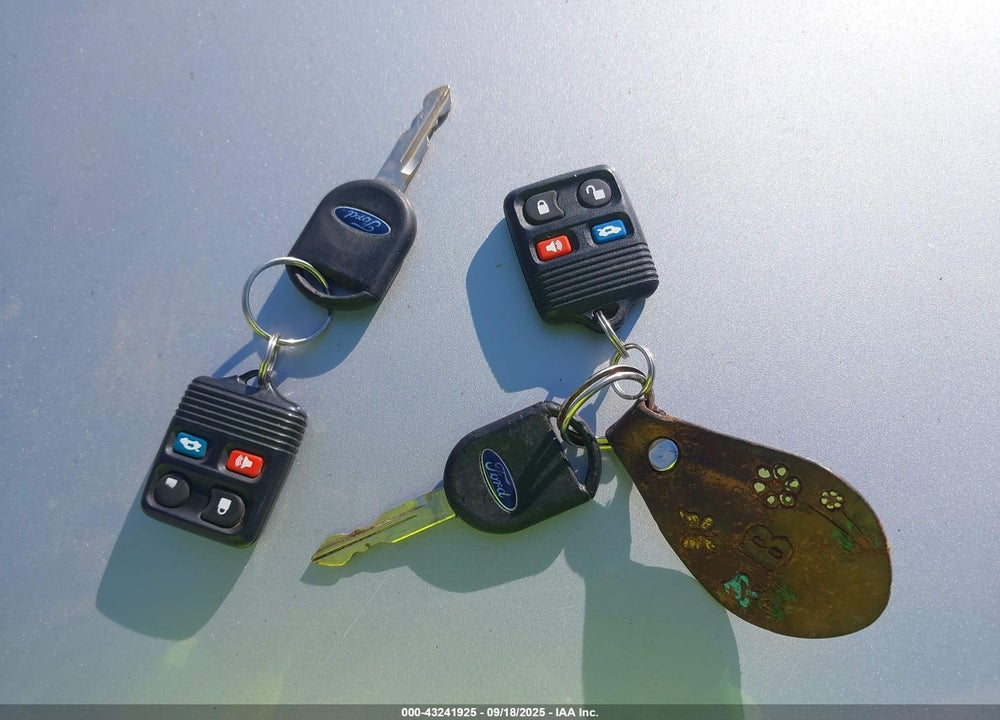 2003 FORD TAURUS SE VIN: 1FAHP53223G228656