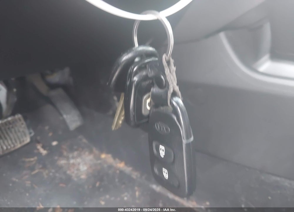 2012 KIA SORENTO LX V6 VIN: 5XYKTDA23CG283550