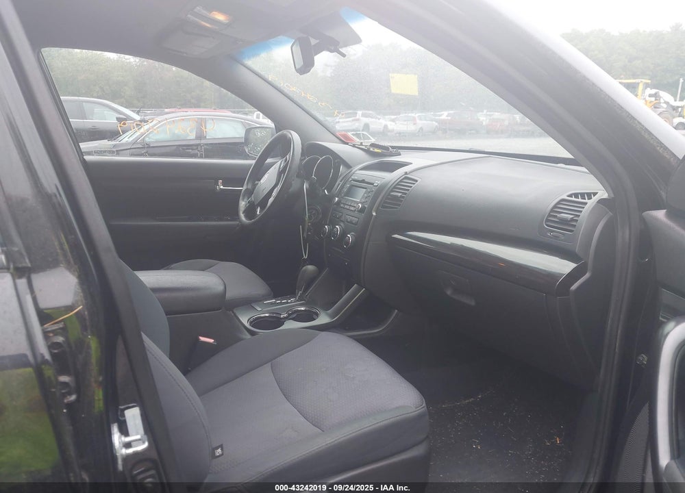 2012 KIA SORENTO LX V6 VIN: 5XYKTDA23CG283550