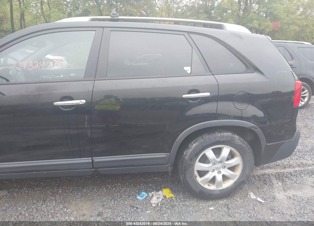 2012 KIA SORENTO LX V6 VIN: 5XYKTDA23CG283550