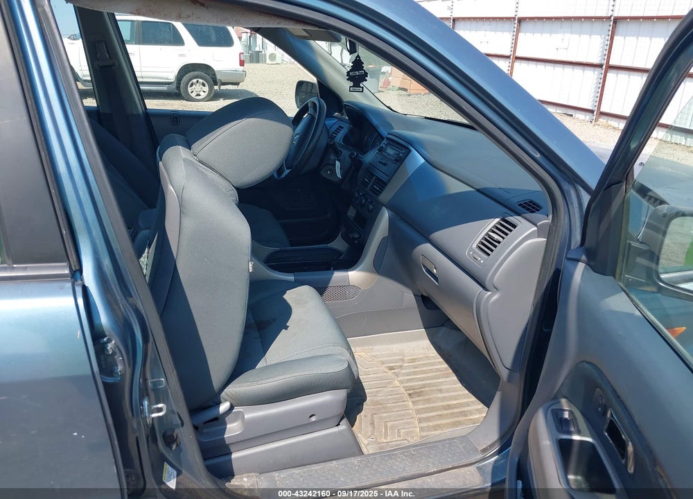 2006 HONDA PILOT LX VIN: 5FNYF18176B002780