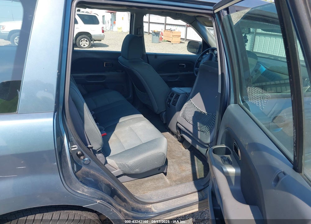 2006 HONDA PILOT LX VIN: 5FNYF18176B002780