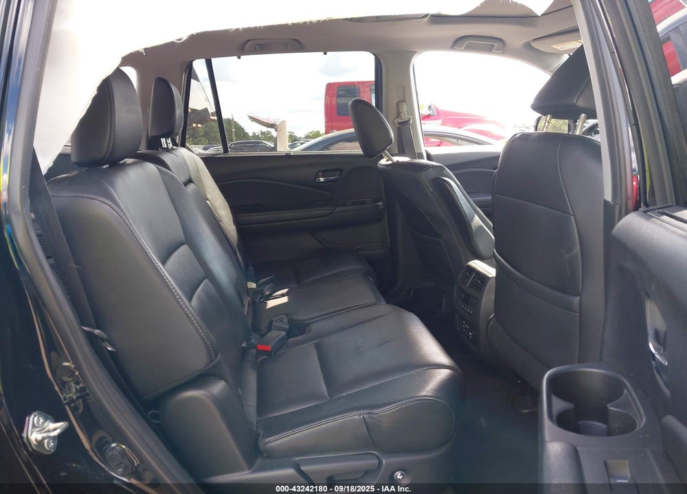 2017 HONDA PILOT VIN: 5FNYF5H91HB005559