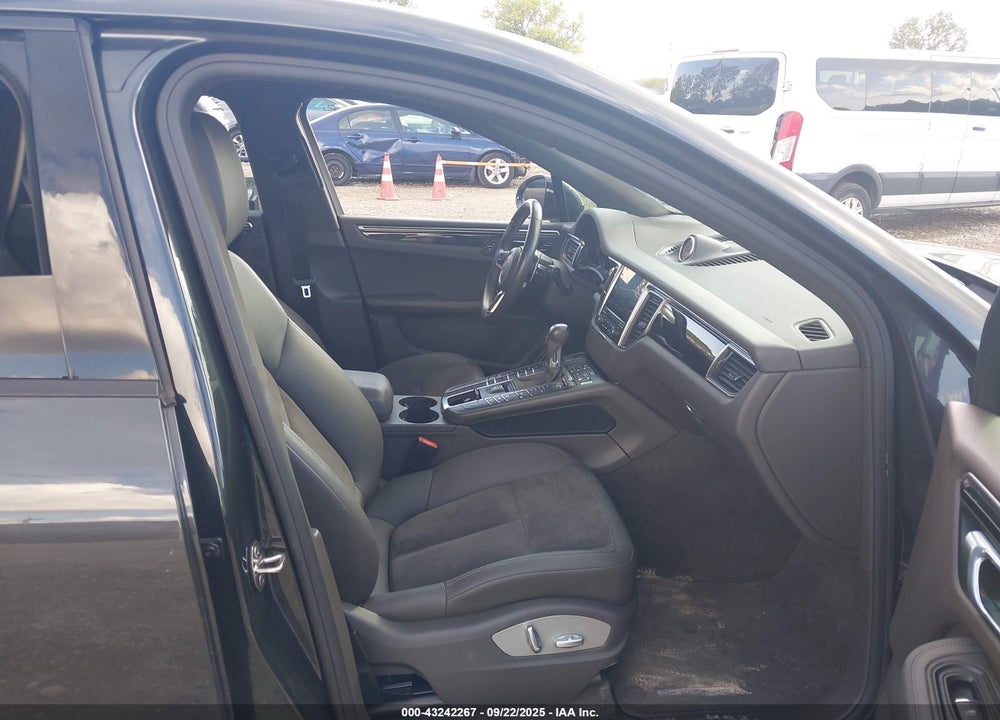 2018 PORSCHE MACAN VIN: WP1AA2A5XJLB00693