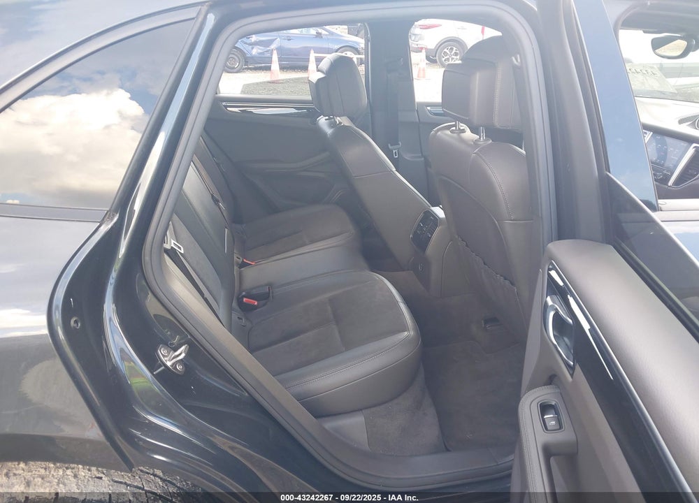 2018 PORSCHE MACAN VIN: WP1AA2A5XJLB00693