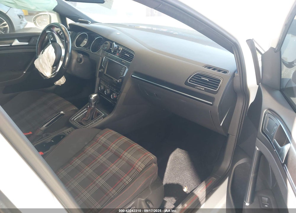 2017 VOLKSWAGEN GOLF VIN: 3VW447AU4HM000959