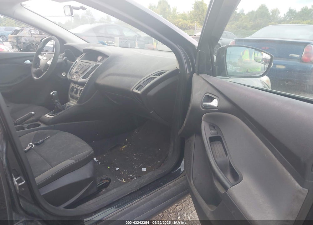2014 FORD FOCUS SE VIN: 1FADP3F22EL141428