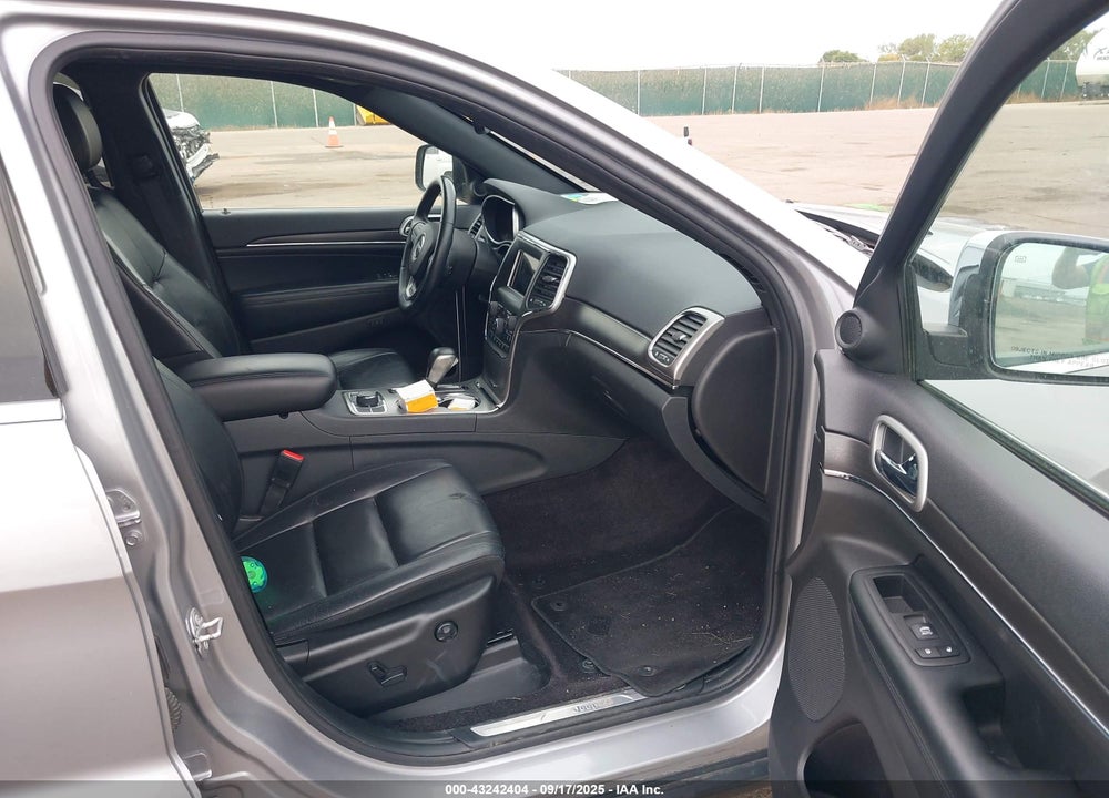 2018 JEEP GRAND CHEROKEE VIN: 1C4RJFBG3JC138410