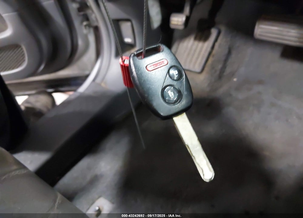 2006 HONDA PILOT EX-L VIN: 2HKYF18646H516244