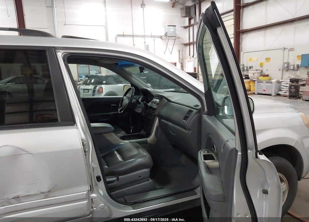 2006 HONDA PILOT EX-L VIN: 2HKYF18646H516244