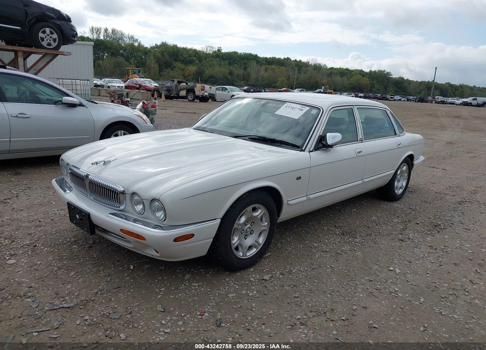 2001 JAGUAR XJ8 VANDEN PLAS VIN: SAJDA24C11LF22302