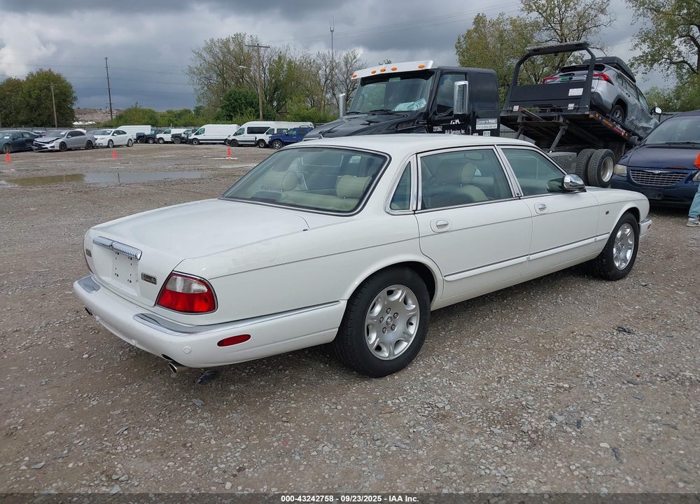 2001 JAGUAR XJ8 VANDEN PLAS VIN: SAJDA24C11LF22302