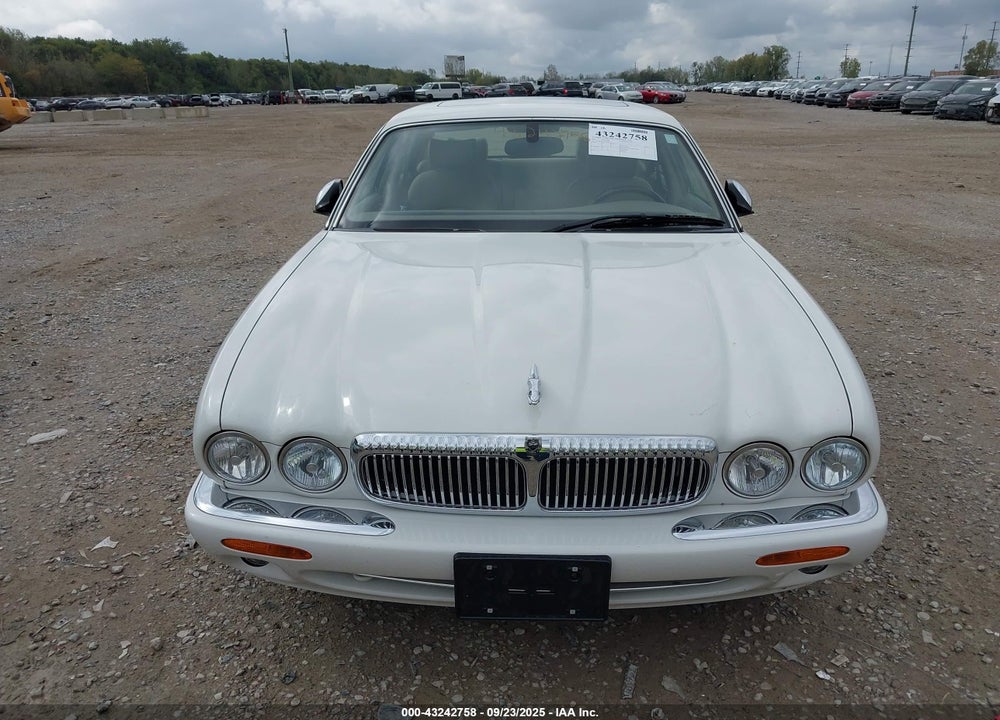2001 JAGUAR XJ8 VANDEN PLAS VIN: SAJDA24C11LF22302