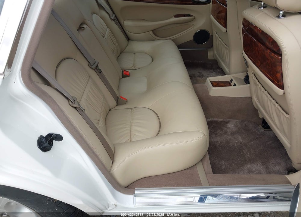 2001 JAGUAR XJ8 VANDEN PLAS VIN: SAJDA24C11LF22302