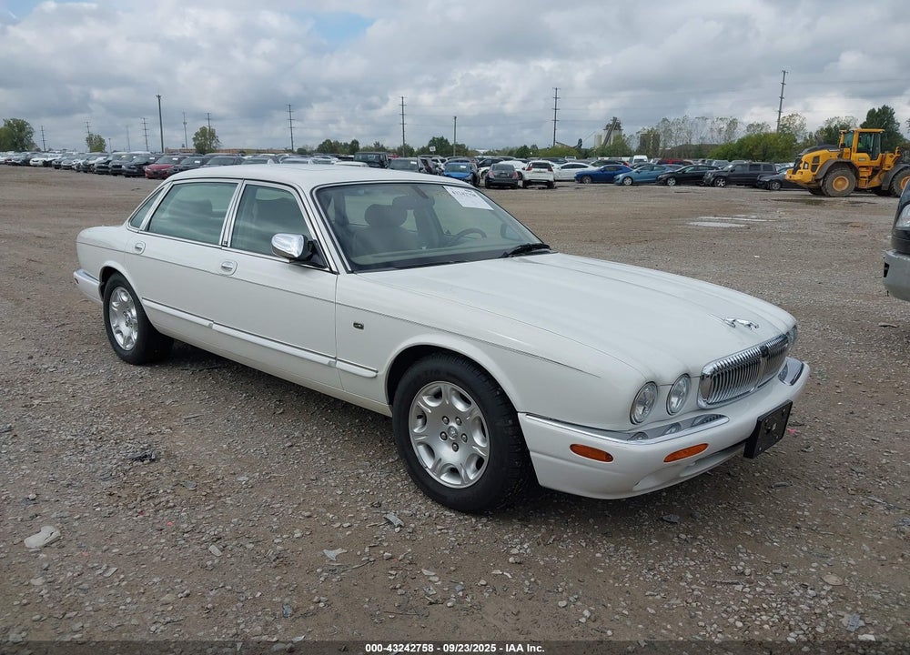 2001 JAGUAR XJ8 VANDEN PLAS VIN: SAJDA24C11LF22302