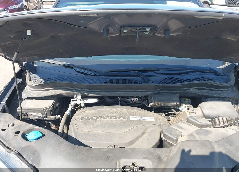 2018 HONDA PILOT TOURING VIN: 5FNYF5H95JB009278