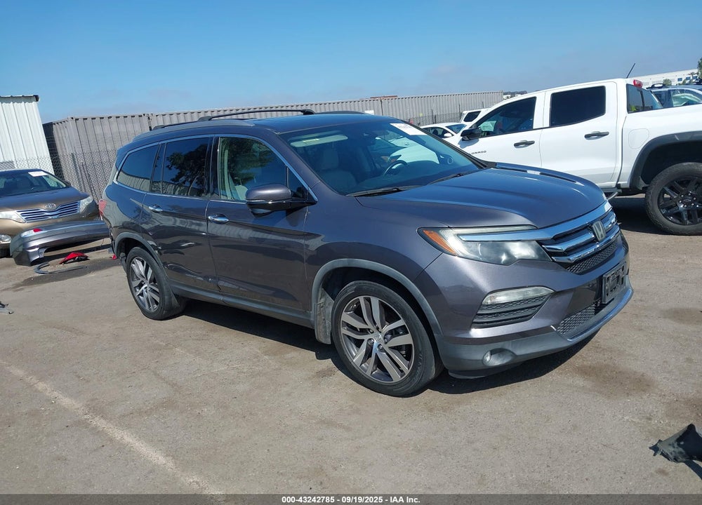 2018 HONDA PILOT TOURING VIN: 5FNYF5H95JB009278