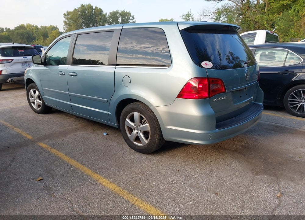 2010 VOLKSWAGEN ROUTAN VIN: 2V4RW3D17AR202518