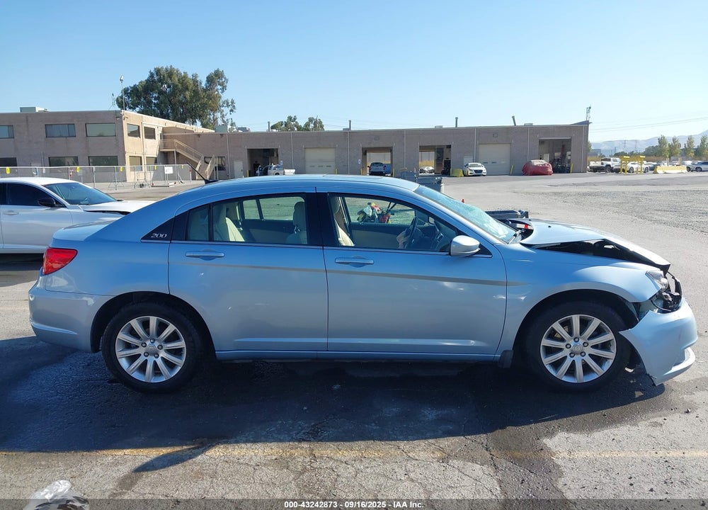 2013 CHRYSLER 200 VIN: 1C3CCBBB4DN674177