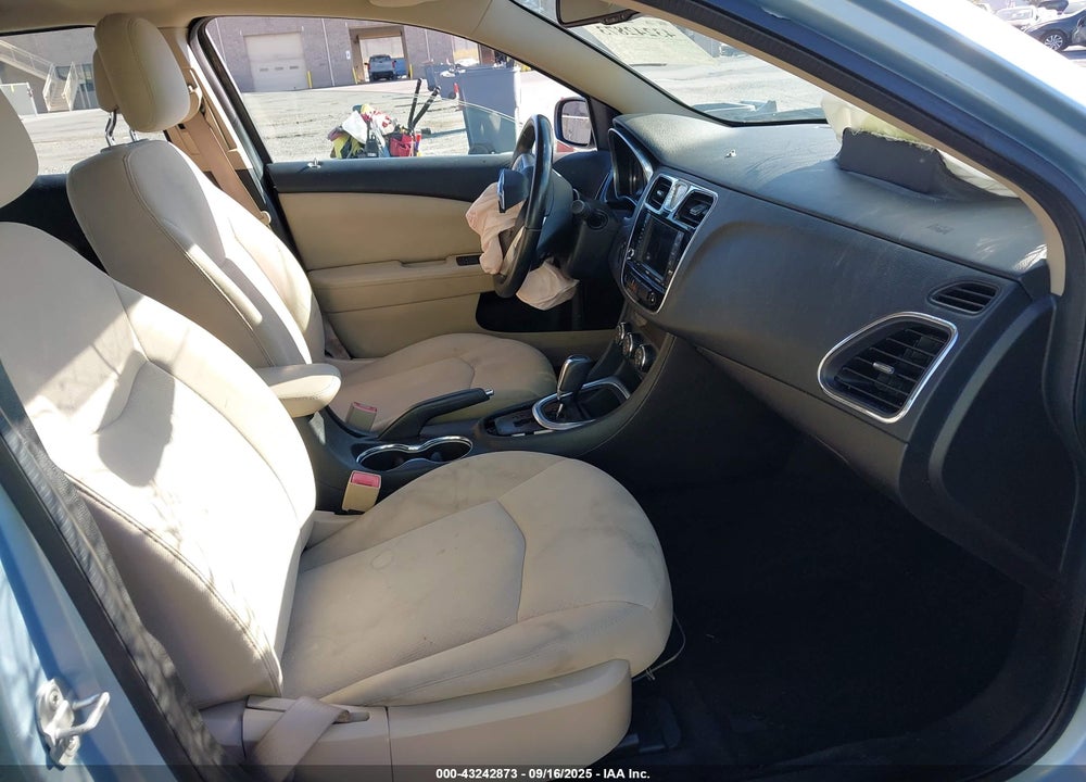 2013 CHRYSLER 200 VIN: 1C3CCBBB4DN674177