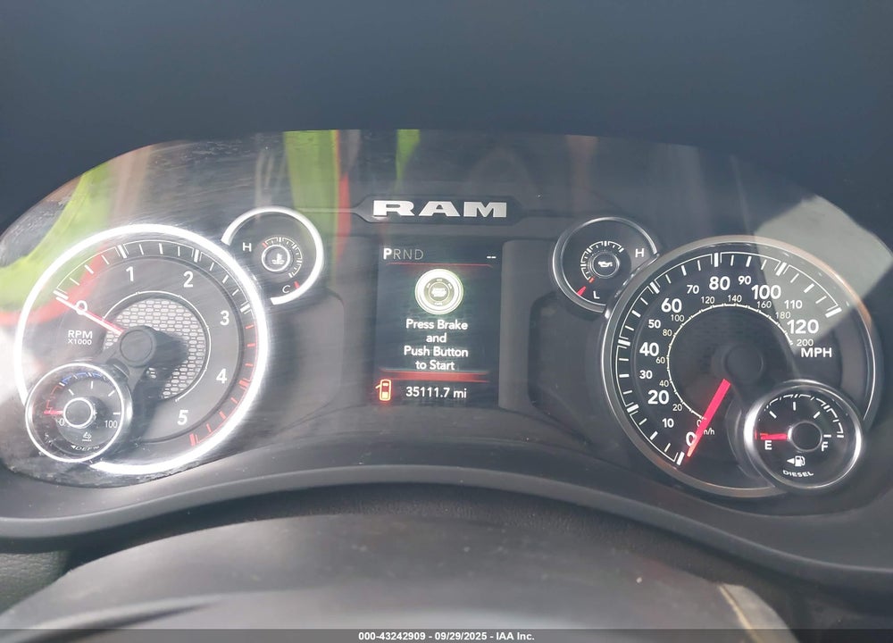 2024 RAM 2500 BIG HORN 4X4 6'4 BOX VIN: 3C6UR5DL2RG303435