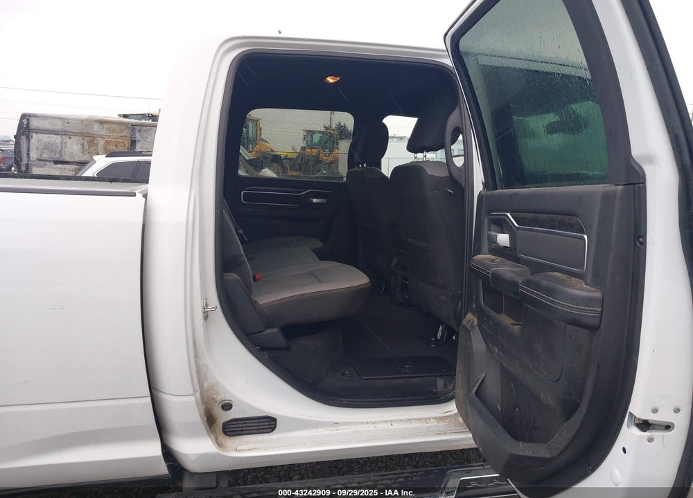 2024 RAM 2500 BIG HORN 4X4 6'4 BOX VIN: 3C6UR5DL2RG303435